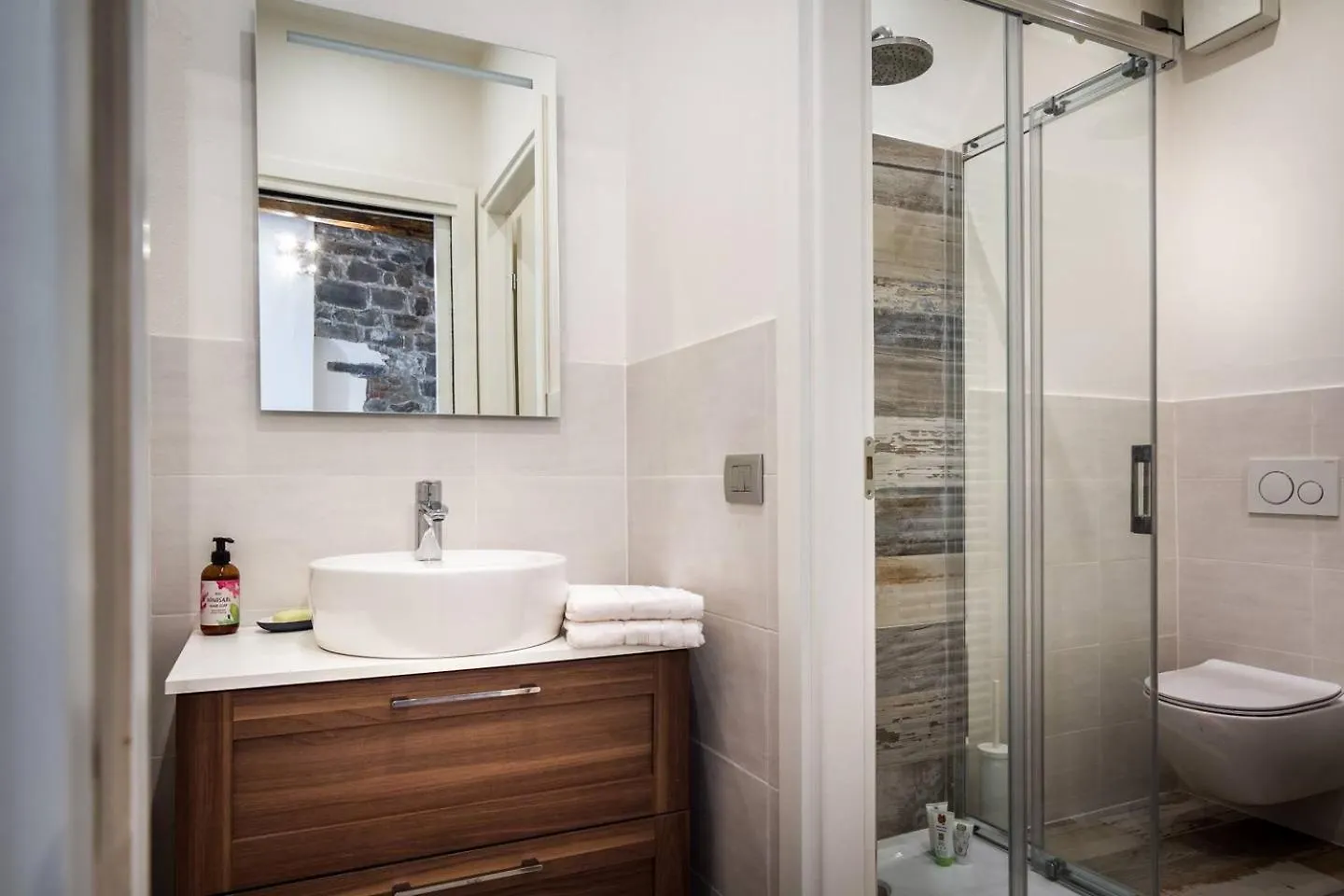 Joivy Chic Studio In Como Centre Apartment Italy