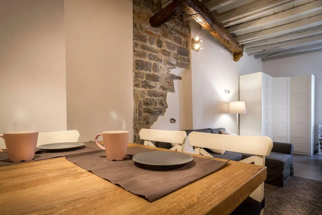 Ferienwohnung Joivy Chic Studio In Como Centre Italien