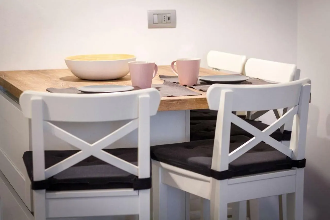 Apartment Ferienwohnung Joivy Chic Studio In Como Centre Italien
