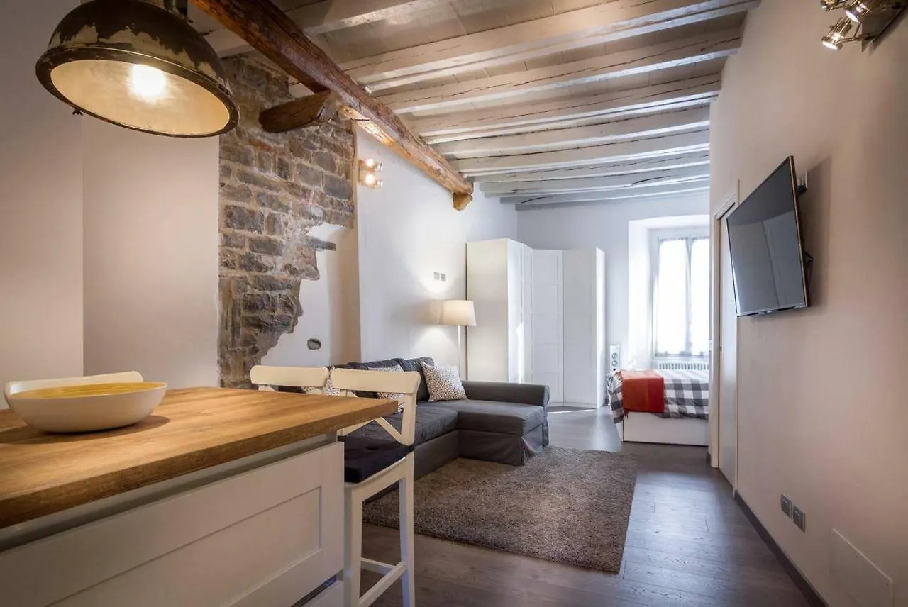 Apartment Ferienwohnung Joivy Chic Studio In Como Centre